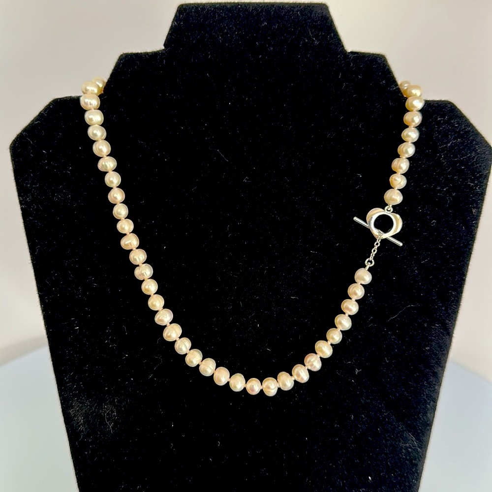 freshwater pearls necklace​​